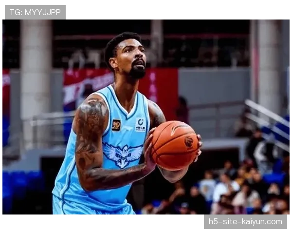 米奇内线防守贡献稳定 青岛大前锋盖帽数据可观 米奇内线防守贡献稳定 青岛大前锋盖帽数据可观